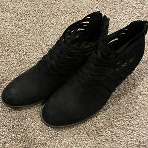 Strappy ankle boots/booties